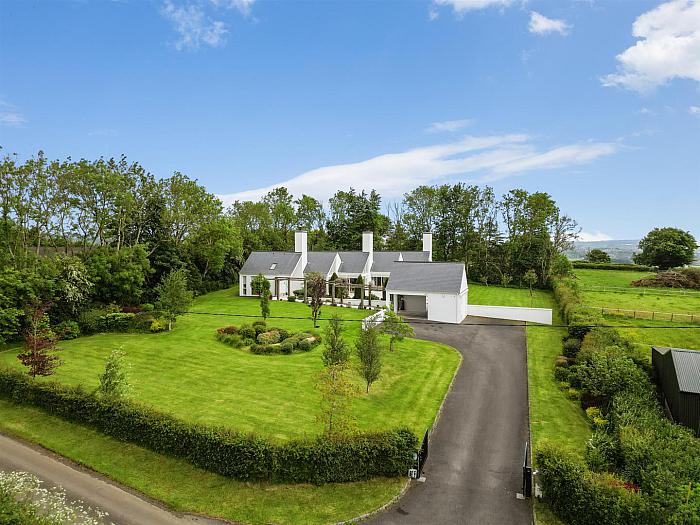  8 Whinknowe Road, Ballyclare